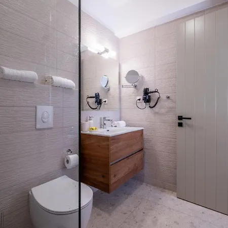 Hotel Irena Residences 4*